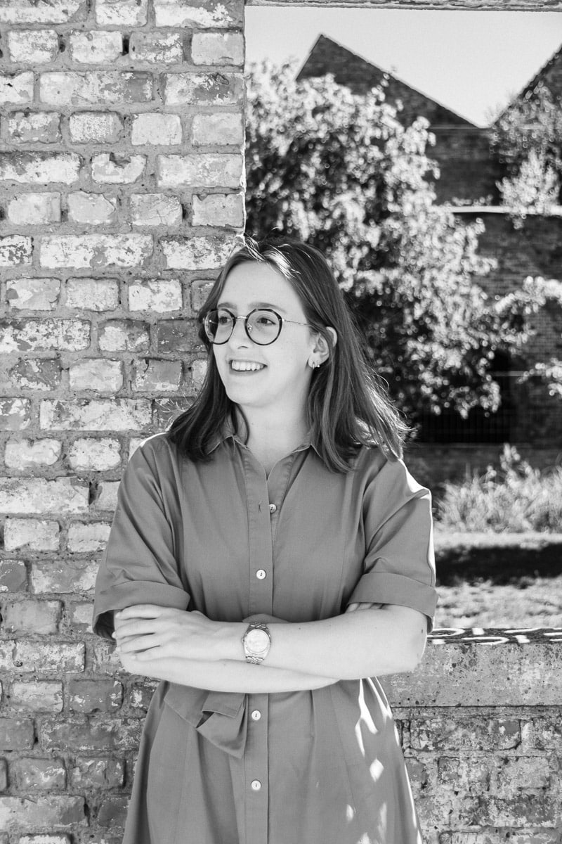 Aline Thomas, Associate