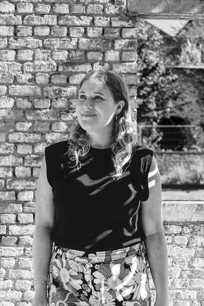 Sigrid De Ro, Associate
