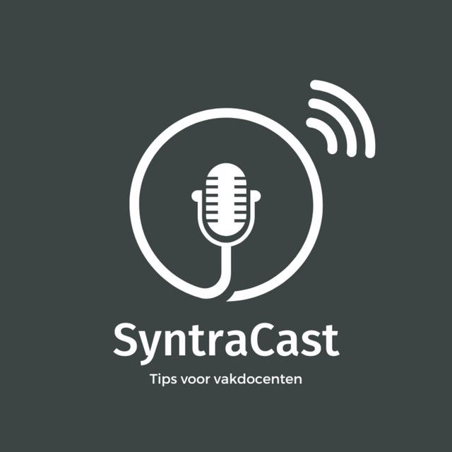 SyntraCast podcast logo featuring a microphone icon with broadcast waves and tagline "Tips voor vakdocenten"