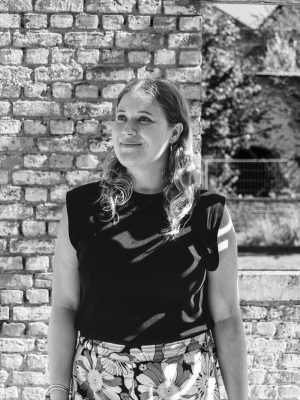 Sigrid De Ro, Associate